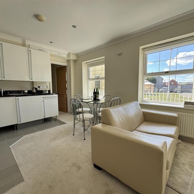 2 bedroom flat to rent - Photo 1