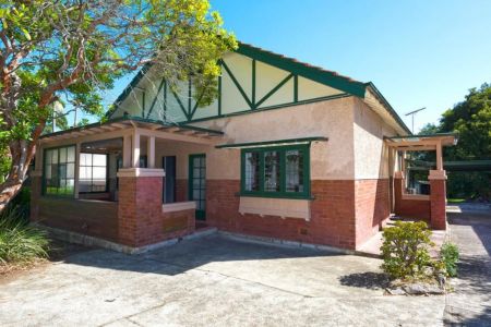 Great Sized Family Home with Oversized Child Friendly Yard - Photo 5