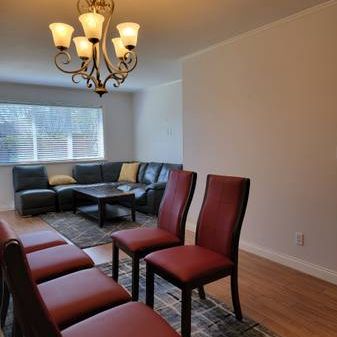 Gorgeous 2 Bedroom + Den (3rd bdrm), 2 baths Condo for Rent in Langley - Photo 1