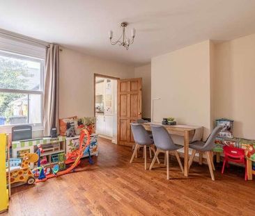 Datchet Place, Datchet, SL3 - Photo 2