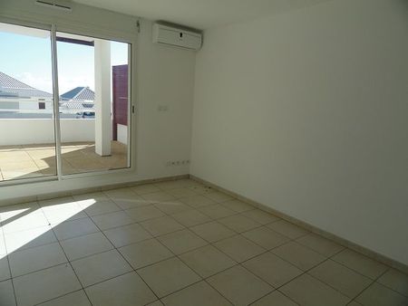 Location Appartement 1 pièce 21m² BOIS DE NEFLES ST DENIS 97490 - Photo 2