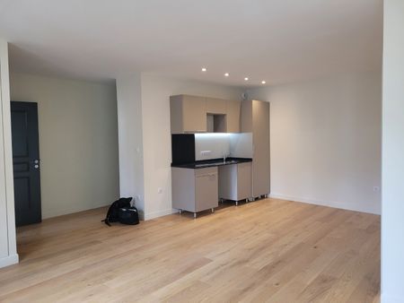 Location Appartement 3 pièces 71m² VALENCIENNES 59300 - Photo 4