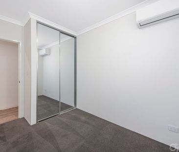 Near new, low maintenance living - Photo 4