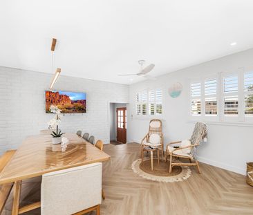 Spacious Coastal Home in Booker Bay – 4 Bed | 3 Bath - Photo 1