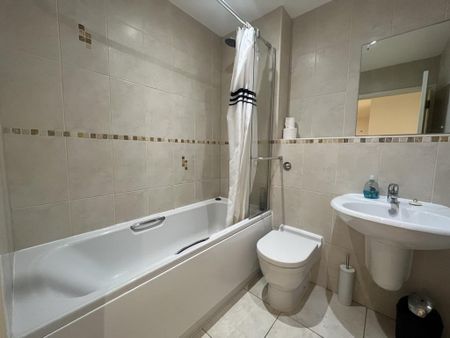 2 bedroom flat to rent - Photo 2