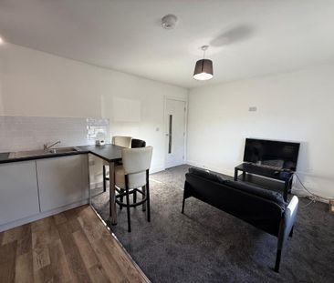 3 bedroom flat to rent - Photo 2