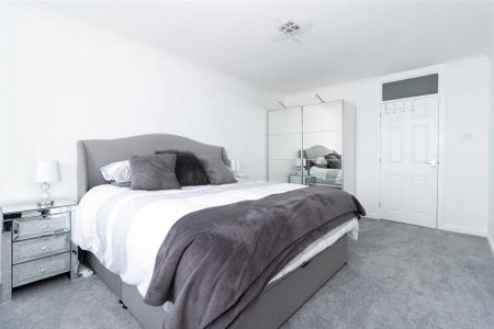 3 bedroom flat to rent - Photo 5