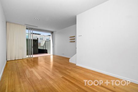 STUNNING TWO-BEDROOM TOWNHOUSE - Photo 2