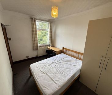 4 bedroom flat to rent - Photo 1