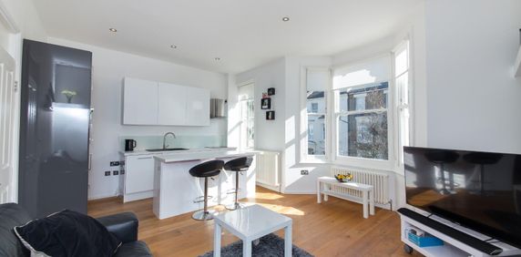 Roderick Road, South End Green, London - Photo 2