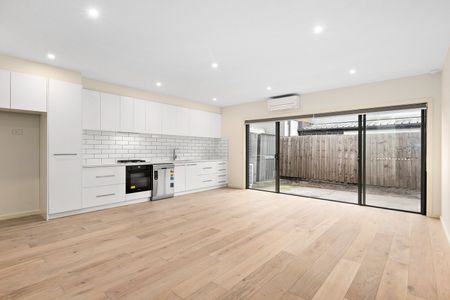4/14A Leonard Crescent, Ascot Vale VIC 3032 - Photo 2