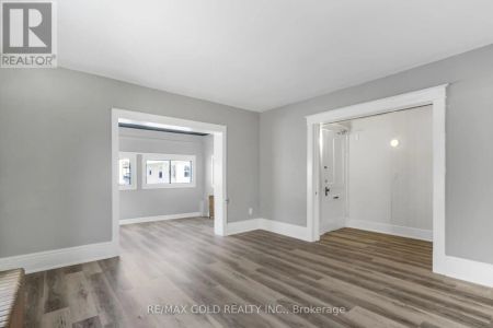 23 AVENUE PLACE - Photo 4