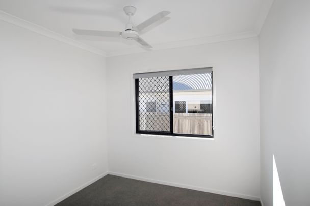 :: FRESHLY BUILT HOME IN SOUGHT - AFTER LOCATION - Photo 1