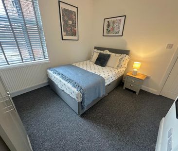 1 bedroom in a house share to rent - Photo 2