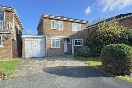 Arethusa Way, Woking, Surrey, GU24 - Photo 3