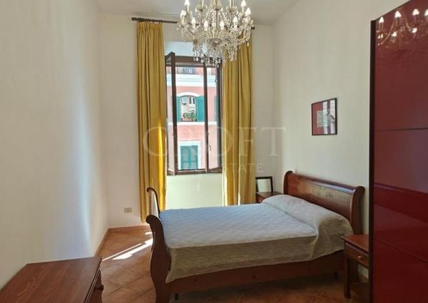 Trastevere: 80sqm. Furnished. 1 bedroom, 2 baths, modern kitchen, living, A/C, high ceilings, quiet. REF 72