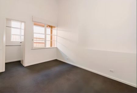 2 Bed, 1 Bath - Photo 4