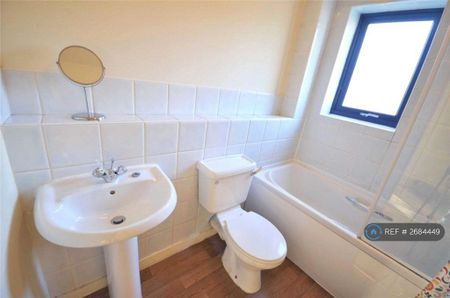 2 bedroom flat to rent - Photo 5