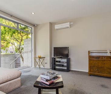 Bright sunny unfurnished Merivale apartment in great location - Photo 3