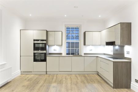 High Street, Weybridge, KT13 flat to rent - Photo 2