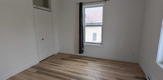 Immeuble - 197-205 King Est, Sherbrooke Grand 5 1/2 à Louer - Photo 2