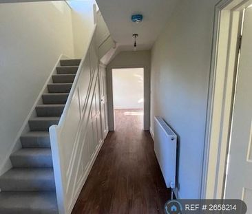 3 bedroom semi-detached house to rent - Photo 6