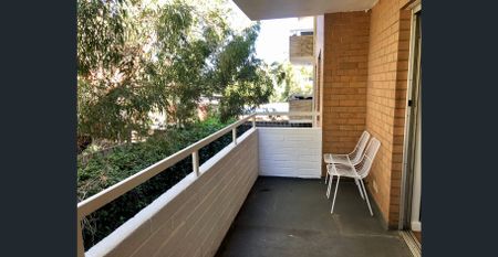 2 x 1, fully furnished, in quiet Complex, close to transport, shops and the beach - Photo 3