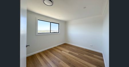Brand new modern 4 bedrooms + media room house for lease - Photo 3