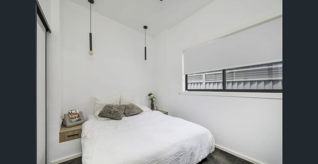 Spacious Granny Flat & Prime Location - Photo 1