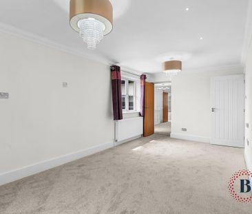 4 bedroom detached house to rent - Photo 2