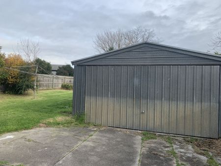 3 Bedroom Gem in Westend!! - Photo 3