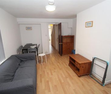 6 bedroom house to rent - Photo 2