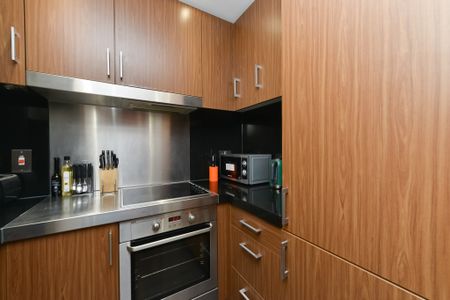 Fairmont Avenue, London, E14 flat to rent - Photo 3