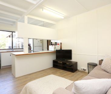 CENTRAL COOLANGATTA TWO BEDROOM UNIT - Photo 1