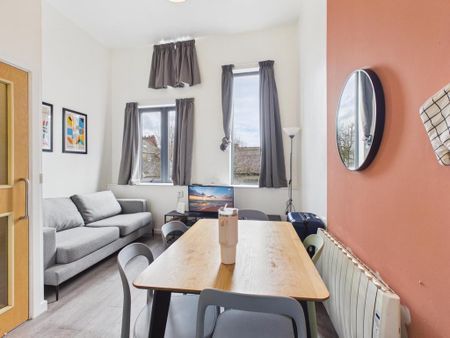 3 bedroom flat to rent - Photo 2