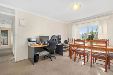 Two bedroom apartment with great views - Photo 3