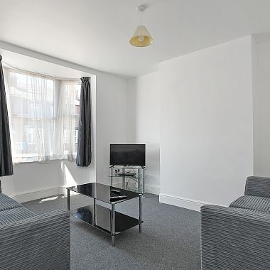 Fantastic 4 Bedroom Student Property - Photo 1