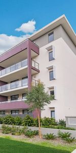 Nearly New Apartment - 1 & 2 BEDROOM APARTMENTS & SECURE PARKING - Photo 3
