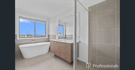 Spacious Family Living in the Heart of Fraser Rise! - Photo 3