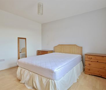 2 bedroom Flat to rent in Stoneleigh Avenue, Longbenton, Newcastle ... - Photo 6