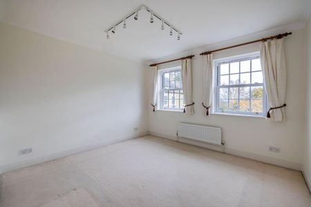 4 bedroom terraced house to rent - Photo 3