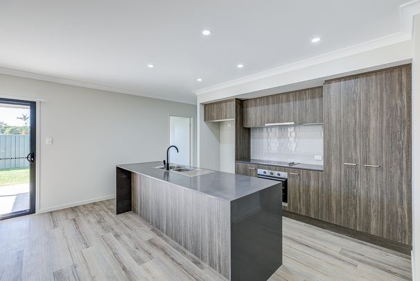 Large Modern Family Home! - Photo 1