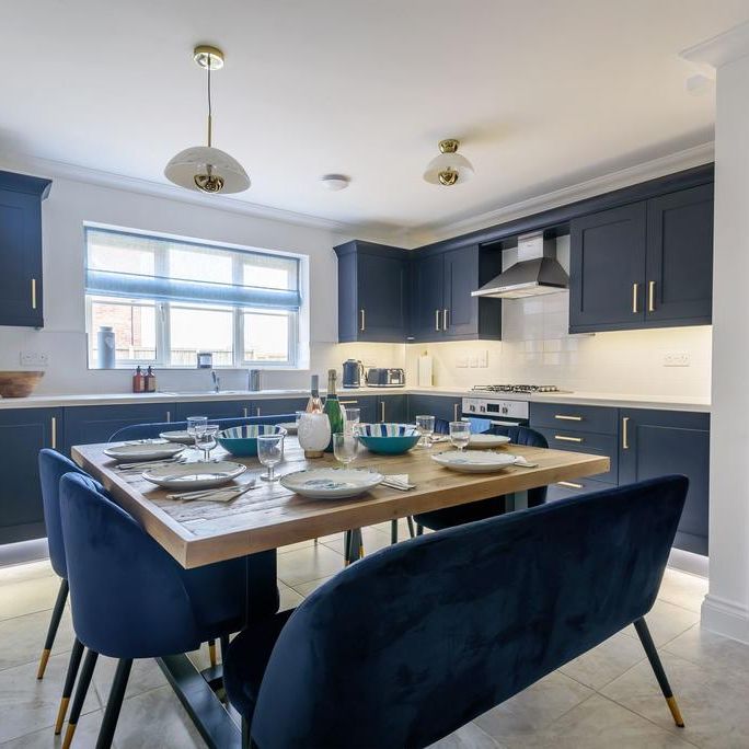 4 bedroom link detached house to rent - Photo 1