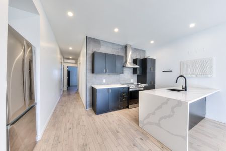 257 Rue du Square-Sir-George-Étienne-Cartier - Photo 2