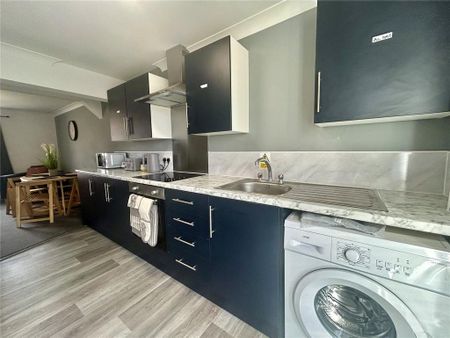 1 bedroom in a house share to rent - Photo 5