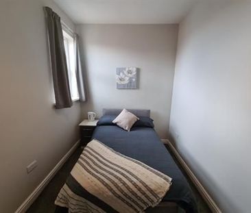 Room 3, 1 Carr View Avenue, Balby - Photo 1