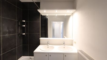 Gezellig appartement in het centrum van Roeselare - Photo 3