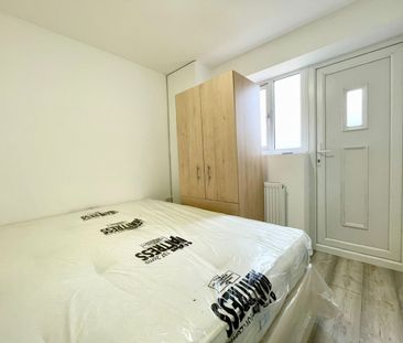 Room in a Shared House, Rochford Drive, LU2 - Photo 2