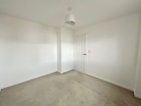4 bedroom flat to rent - Photo 2