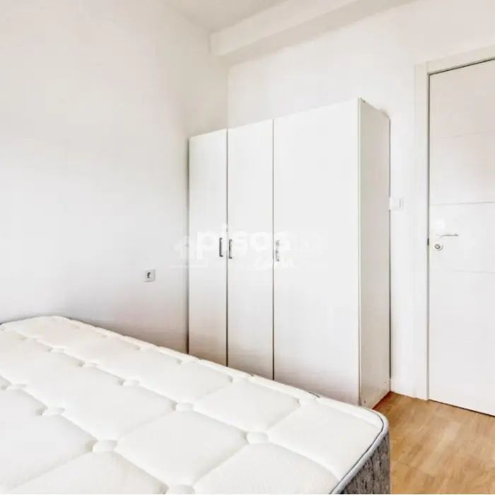 Piso en alquiler en Salesas-Glorieta-Chinchibarra-Capuchinos - Photo 1